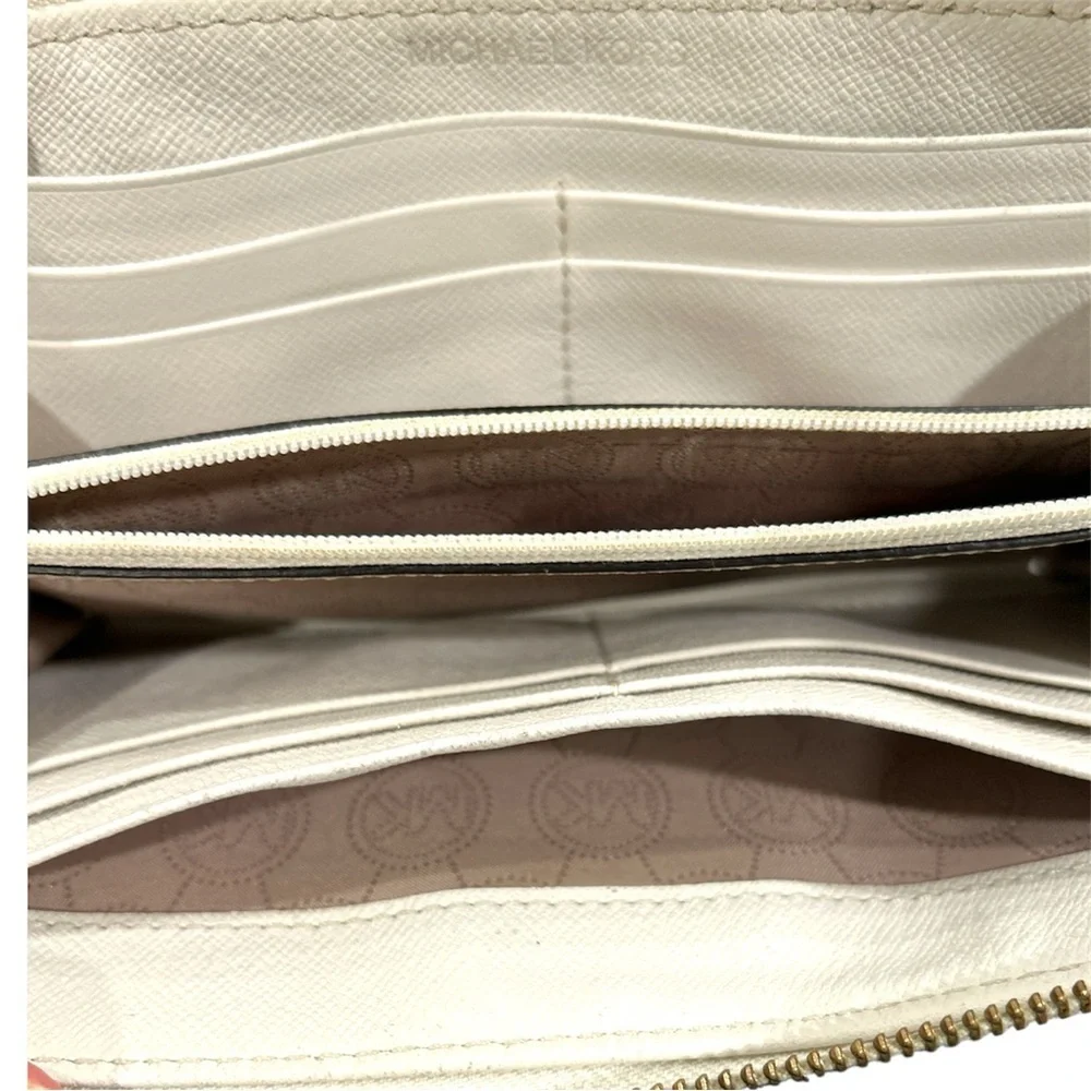 Michael Kors Jet Set Item Vanilla Zip Around Continental Wallet Vanilla